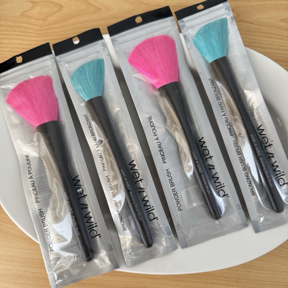 WET n WILD Powder & Bronzing Blush Brush Lot Of 4 Hot Pink Teal Retro Sealed NIP